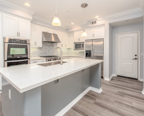 matching hardwood floors to the kitchen cabinets