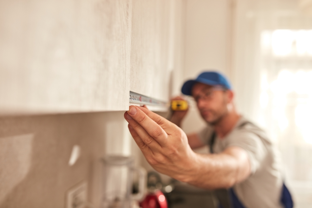 Cabinet Refacing vs. Refinishing